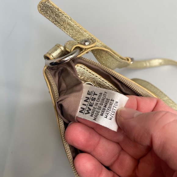 Nine West "Flash Lite" Gold Sequin Crossbody Purse 9" x 6" x 2" MSRP $40 - Picture 13 of 16